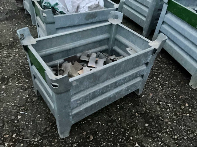 Bevestigingsmateriaal steiger in gegalvaniseerde bak - afbeelding 1 van  5