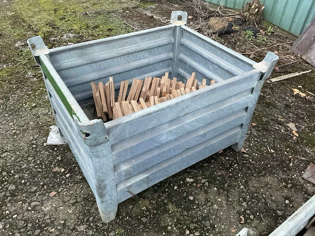 Bevestigingsmateriaal steiger in gegalvaniseerde bak - afbeelding 1 van  5