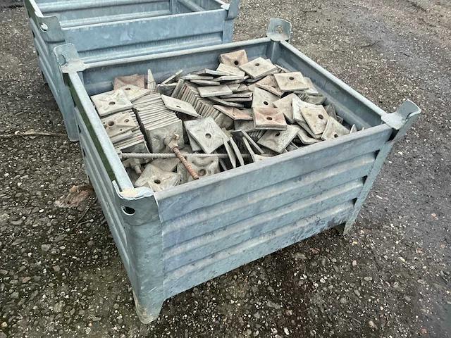 Bevestigingsmateriaal steiger in gegalvaniseerde bak - afbeelding 1 van  5