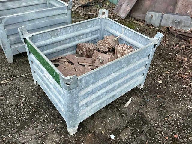 Bevestigingsmateriaal steiger in gegalvaniseerde bak - afbeelding 1 van  5