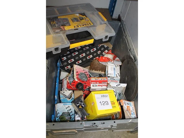 Bevestigingsmaterialen en koppelstukken in kunststof krat. - afbeelding 3 van  3