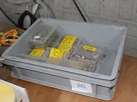 Bevestigingsmaterialen in kunststoffen bak. - afbeelding 1 van  2