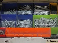 Bevestigingsmaterialen in vier kunststoffenkoffers voornamelijk schroeven. - afbeelding 8 van  8