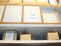 Bevestigingsmaterialen waaronder bouten, moeren, ringen, dopmoeren, inslagmoeren, stokeinden, enz. in drie ... - afbeelding 1 van  2