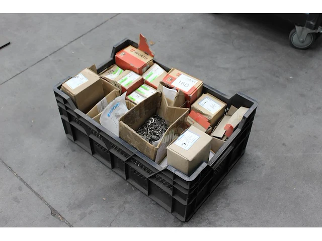 Bevestigingsmaterialen w.o. boeten, moeren en ringen w.o. rvs in kunststof krat. - afbeelding 2 van  2