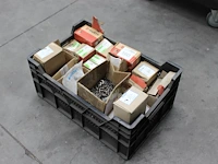 Bevestigingsmaterialen w.o. boeten, moeren en ringen w.o. rvs in kunststof krat. - afbeelding 2 van  2