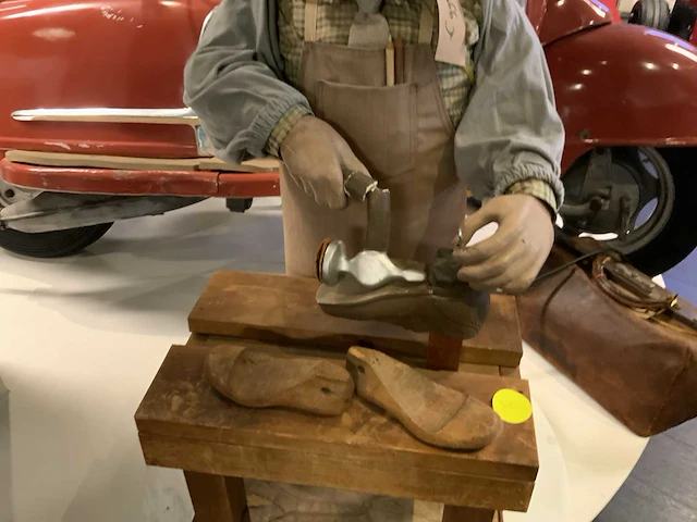 Bewegend decoratieve schoenmaker - afbeelding 2 van  10