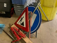 Bewegwijzeringsbord en divers - afbeelding 2 van  2