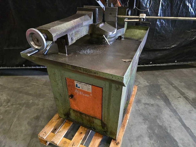 Bewo - b 2 - verticale bandzaagmachine - afbeelding 2 van  7