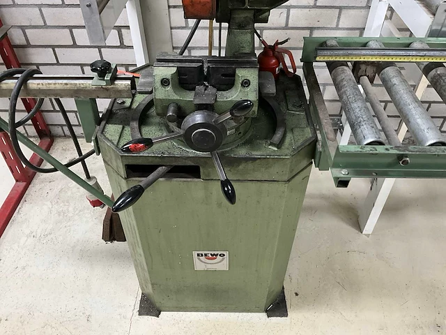 Bewo 250lt afkortcirkelzaagmachine - afbeelding 3 van  9