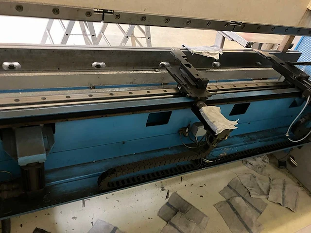 Beyeler - 1999 - pr6 - cnc kantbank - afbeelding 7 van  7