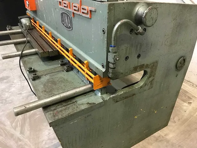 Beyeler - c 2050 x 5 - guillotine shears - afbeelding 3 van  7
