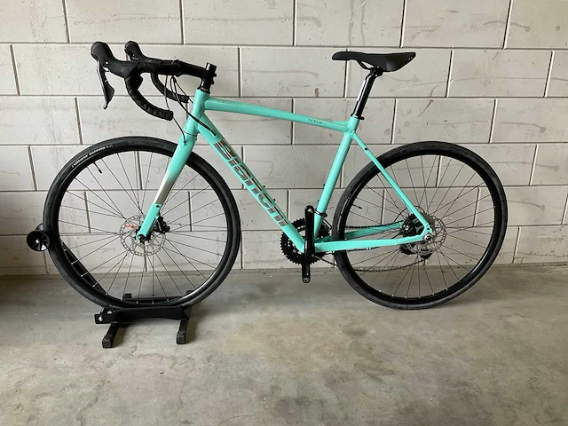 Bianchi via nirone 7 105 disc racefiets - afbeelding 1 van  13