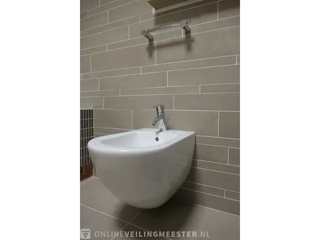 Bidet wandmodel, glans wit - afbeelding 1 van  12