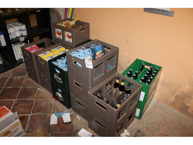 Bieren in 13 volle en 6 aangebroken kratten w.o. brand weizen, amstel radler affligem etc. - afbeelding 2 van  2