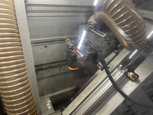 Biesse - 2006 - akron 850 - kantaanlijmmachine - afbeelding 10 van  26