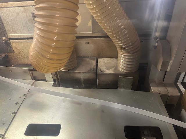 Biesse - 2006 - akron 850 - kantaanlijmmachine - afbeelding 16 van  26