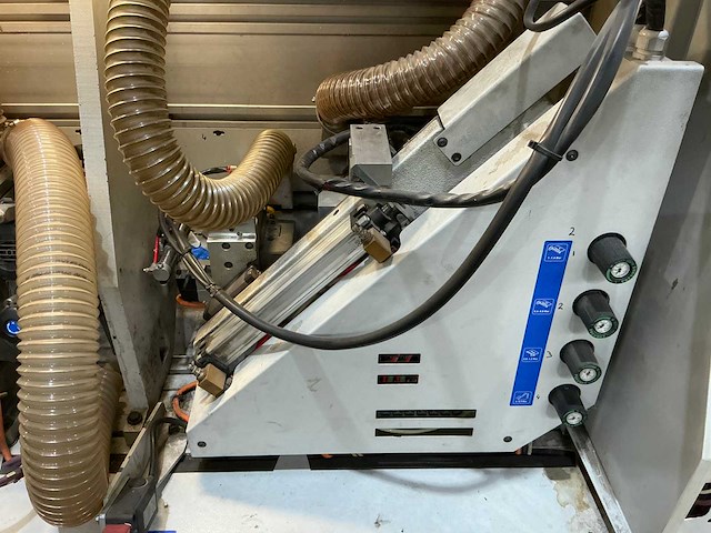 Biesse - 2006 - akron 850 - kantaanlijmmachine - afbeelding 18 van  26