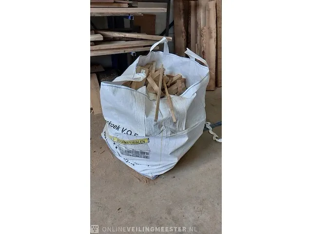Bigbag met diverse eikenhouten stukken - afbeelding 2 van  4
