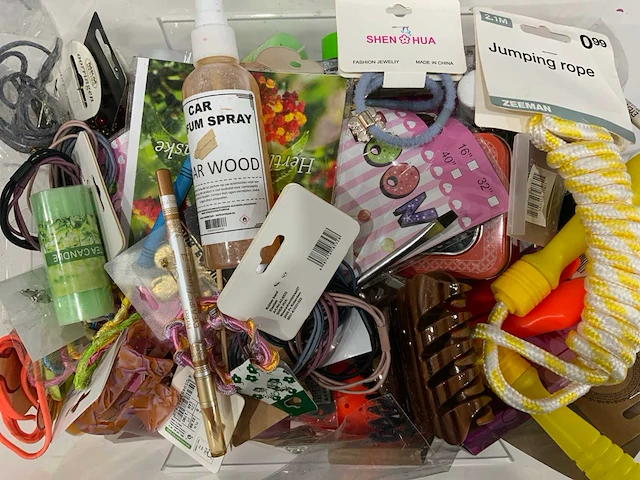 Bijouterie en consumentengoederen (2000x) - afbeelding 1 van  10