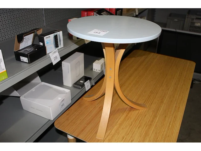 Bijzettafel ikea. doorsnede 45 cm, hoogte 54 cm. margeproduct - afbeelding 1 van  2