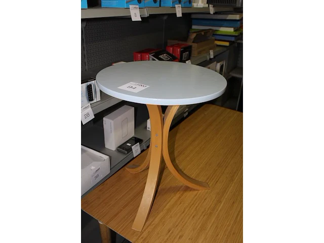 Bijzettafel ikea. doorsnede 45 cm, hoogte 54 cm. margeproduct - afbeelding 2 van  2