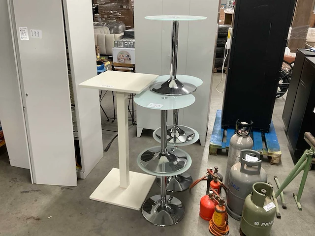 Bijzettafels (5x) en statafel - afbeelding 1 van  7