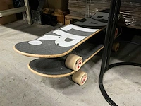 Bijzettafeltjes en skateboards (4x) - afbeelding 3 van  3