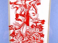 Bijzonder fraai in papier gesneden chinese voorstelling - afbeelding 2 van  5