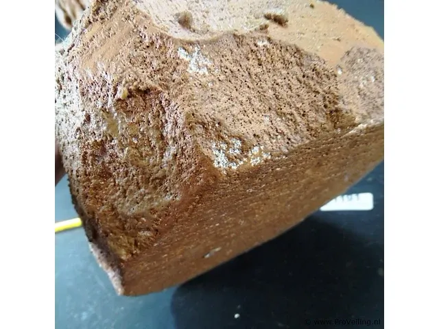 Bijzonder van diverse materialen vervaardigd beeld van een moeder met kind - afbeelding 5 van  5