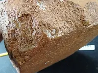 Bijzonder van diverse materialen vervaardigd beeld van een moeder met kind - afbeelding 5 van  5