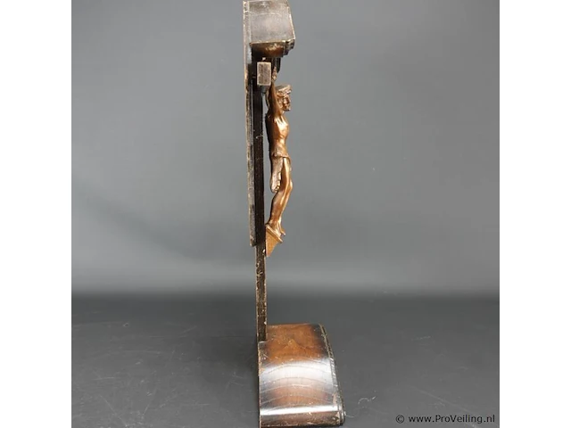 Bijzonder vormgegeven crucifix met koperen corpus - afbeelding 4 van  5