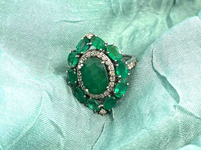 Bijzondere ring met natuurlijke edelstenen en diamant - afbeelding 4 van  7