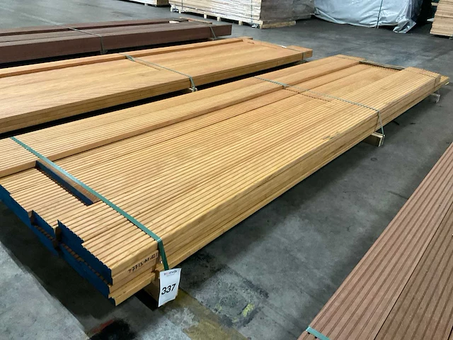 Bilinga vlonderplank met antislip 28x140 mm (32x) - afbeelding 1 van  6