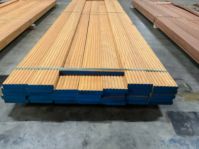 Bilinga vlonderplank met antislip 28x140 mm (32x) - afbeelding 2 van  6