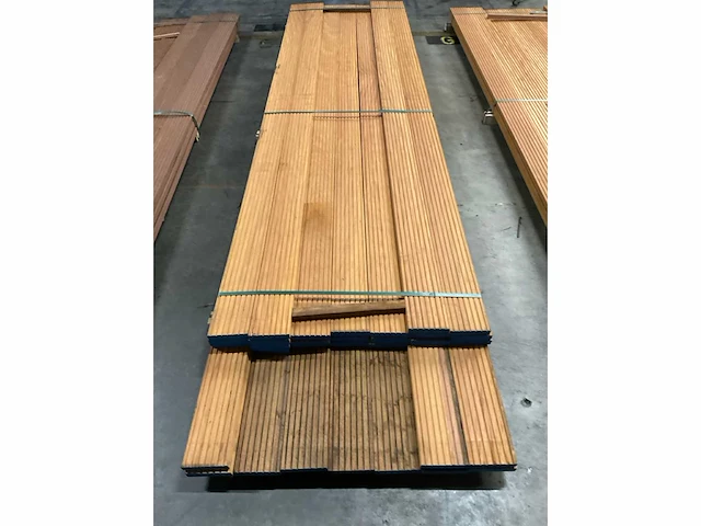 Bilinga vlonderplank met antislip 28x140 mm (32x) - afbeelding 5 van  6