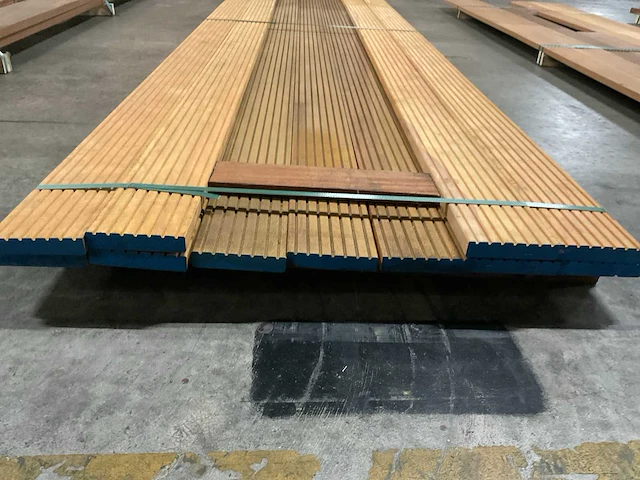 Bilinga vlonderplanken met antislip 28x140 mm (11x) - afbeelding 2 van  6