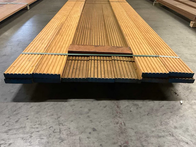 Bilinga vlonderplanken met antislip 28x140 mm (11x) - afbeelding 4 van  6
