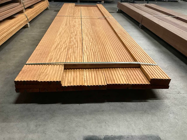 Bilinga vlonderplanken met antislip 28x140 mm (17x) - afbeelding 4 van  6