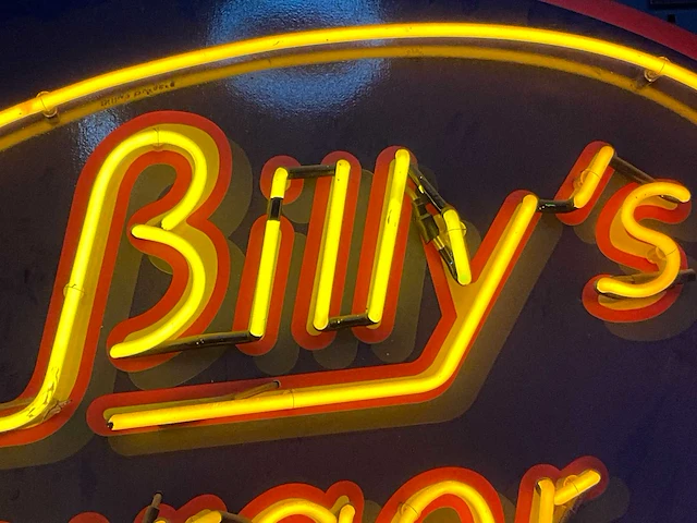 Billy’s burger neonverlichting - afbeelding 4 van  5