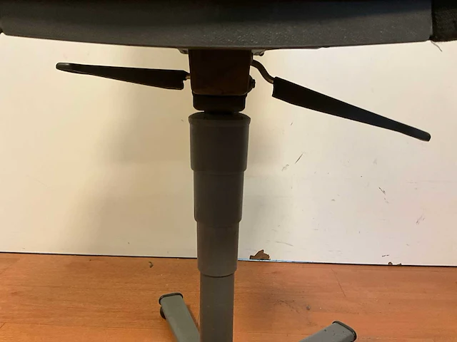Bimos werkstoel zithoogte 44-58cm - afbeelding 4 van  4