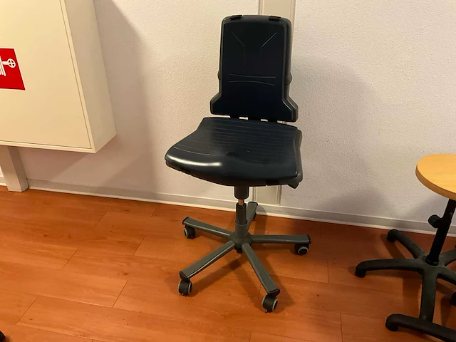 Bimos werkstoel zithoogte 44-62cm - afbeelding 1 van  4