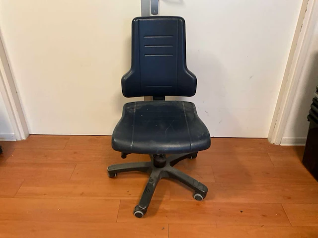 Bimos werkstoel zithoogte 44cm - afbeelding 1 van  3