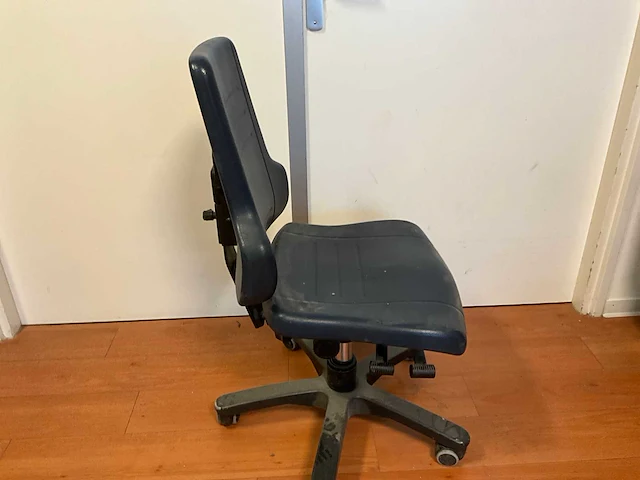 Bimos werkstoel zithoogte 44cm - afbeelding 2 van  3