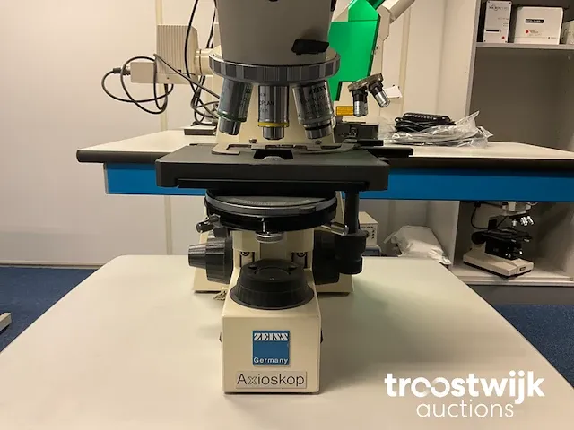 Binoculair doorvallend licht microscoop - afbeelding 3 van  9