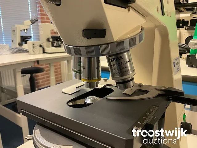 Binoculair doorvallend licht microscoop - afbeelding 4 van  9
