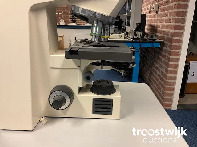 Binoculair doorvallend licht microscoop - afbeelding 8 van  9