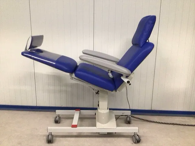 Bionic dialyse stoel - afbeelding 1 van  4