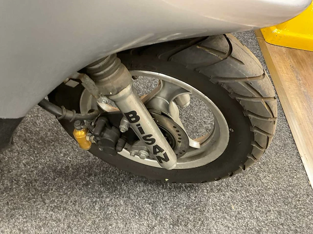 Bisan-lifan lf150t-2c 150 motorfiets - afbeelding 11 van  12