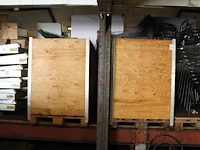 Bistrosetjes in twee uitvoeringen in twee palletboxen. - afbeelding 1 van  4